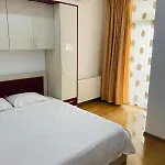 Solid * Mamaia