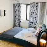 Solid Apartment Mamaia