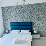 Solid * Mamaia